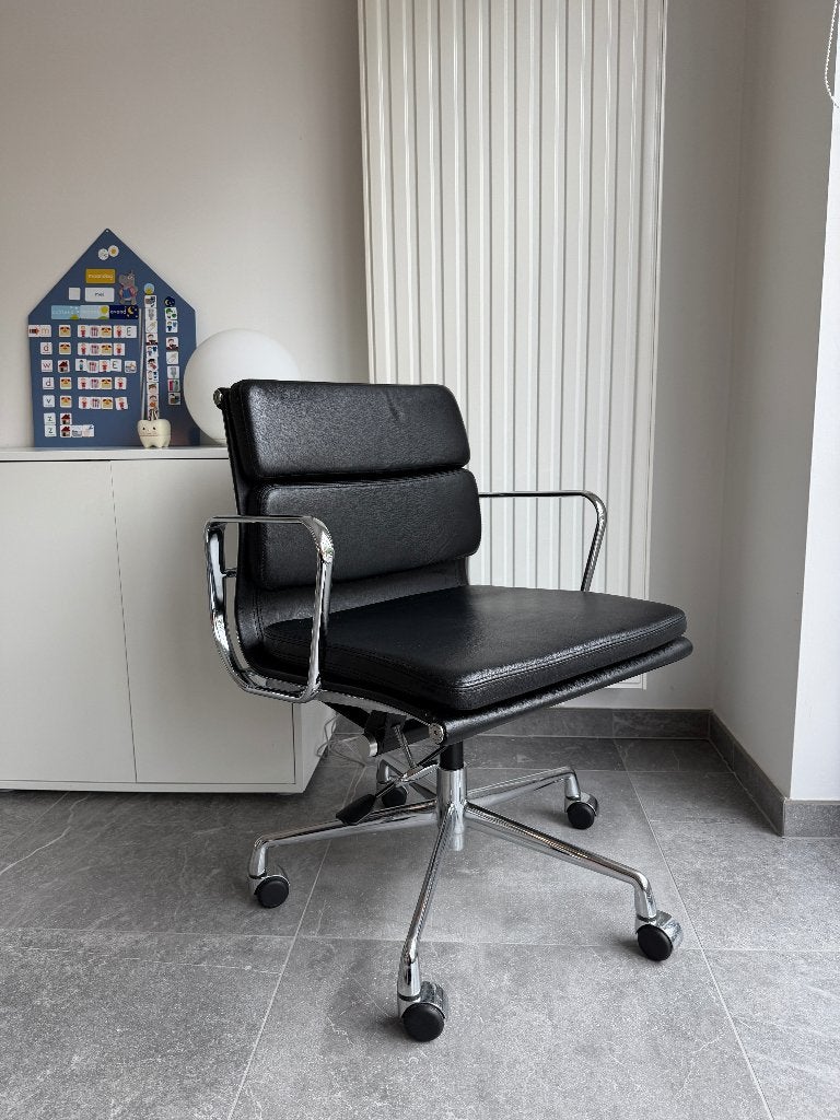 Replica Vitra EA 217 bureaustoel zwart, onderstel gepolijst, Maison & Meubles, Chaises de bureau, Comme neuf, Enlèvement, Chaise de bureau