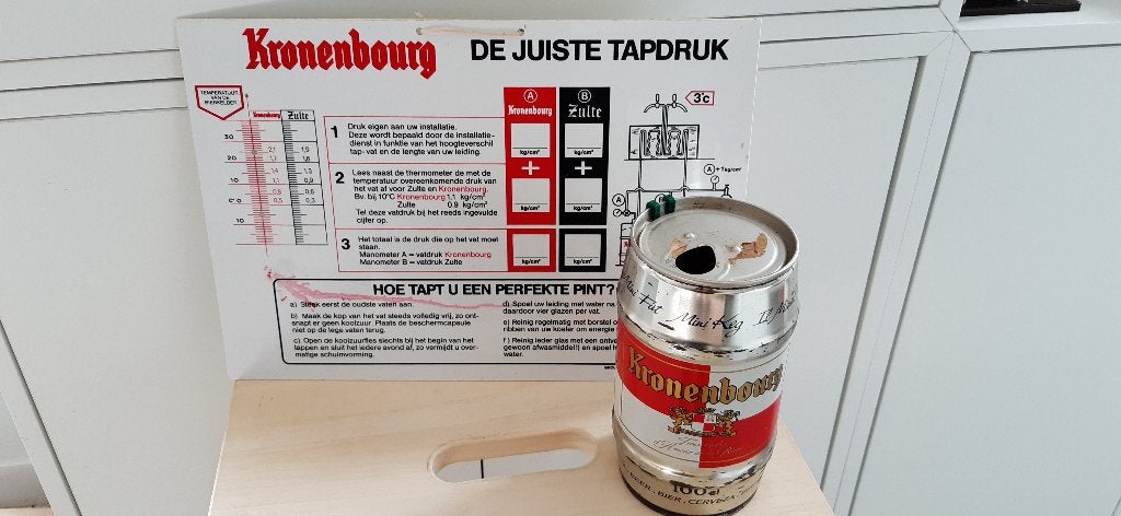 bier Horeca tapdrukbord Kronenbourg Zulte +1L Mini-Vat 1983, Verzamelen, Biermerken, Gebruikt, Reclamebord, Plaat of Schild, Overige merken