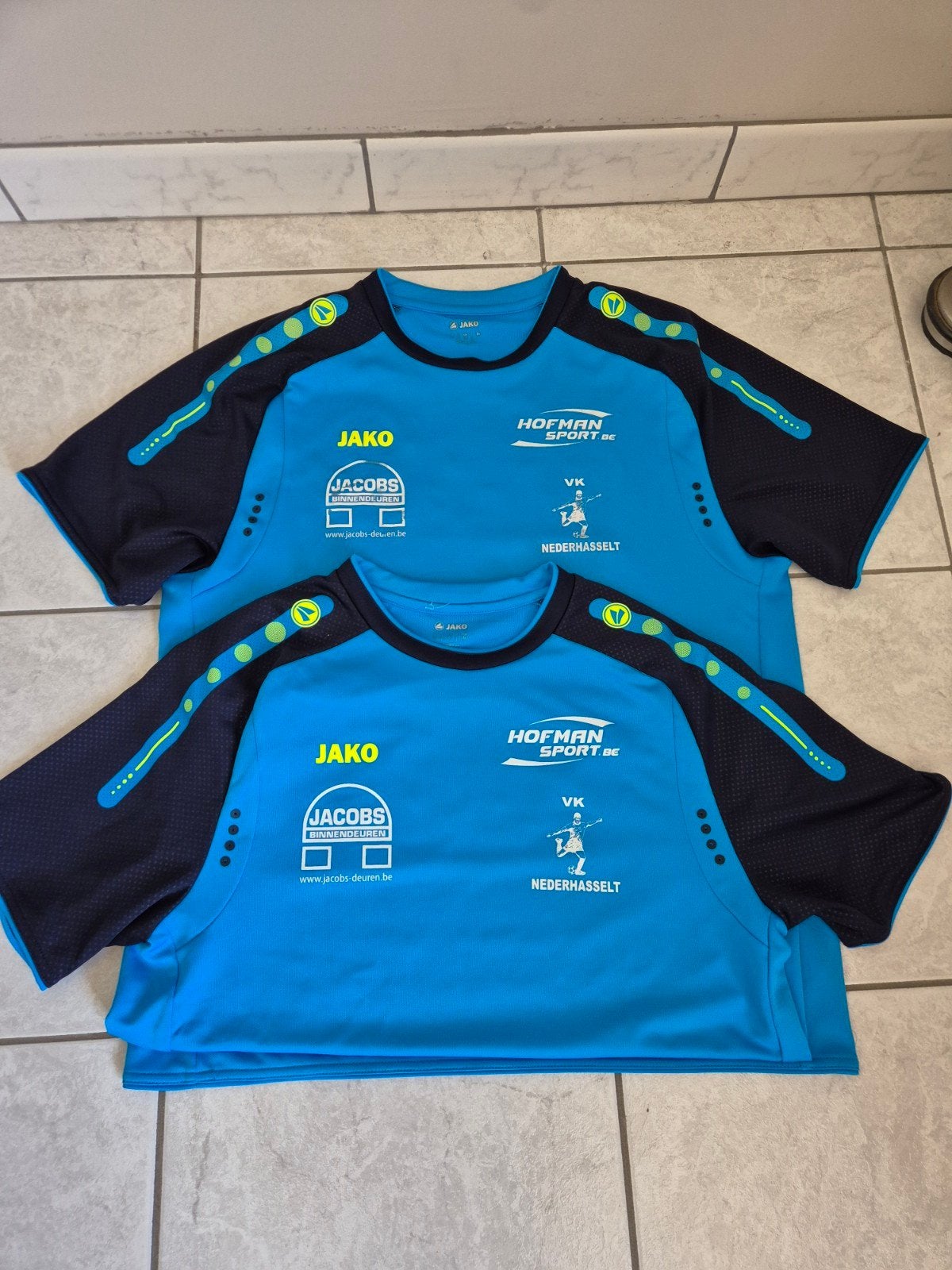 2 trainingen vk nederhasselt, Taille M, Enlèvement ou Envoi