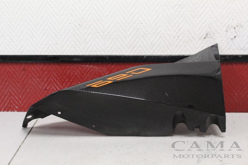 QUEUE DE CARENAGE DROIT 690 Duke 2007-2011 (750.08.042.000), Dhr. S. di Majo, Utilisé, Info@cama-motorparts.nl, P.J. Troelstraweg 8 8
3144 CX  MAASSLUIS, NL