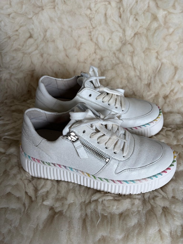 Nouvelles baskets blanches Gabor avec bordure colorée, Vêtements | Femmes, Neuf, Enlèvement ou Envoi, Sneakers et Baskets, Gabor