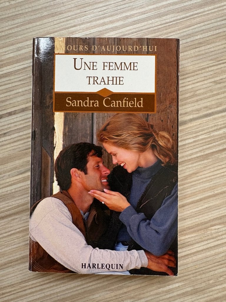Harlequin Une femme trahie Sandra Canfield, Gelezen, België, Sandra Canfield, Ophalen of Verzenden