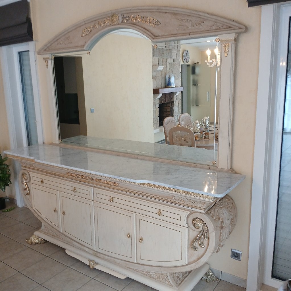 commode de luxe série Regency, Enlèvement