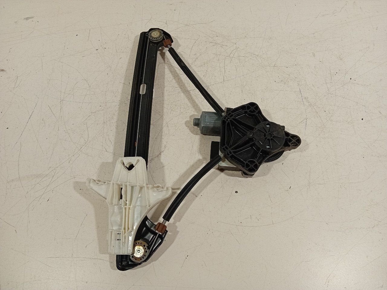 Raammechaniek elektrisch rechts achter Volkswagen Golf, Onderdelen@venauto.nl, Van der Ven Autorecycling B.V., Gebruikt, Ettenseweg 76, 4706 PB Roosendaal, The Netherlands