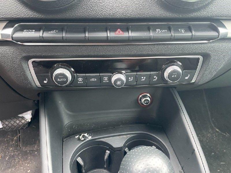 DASHBOARDKASTJE Audi A3 Sportback (8VA / 8VF), Gebruikt, Audi