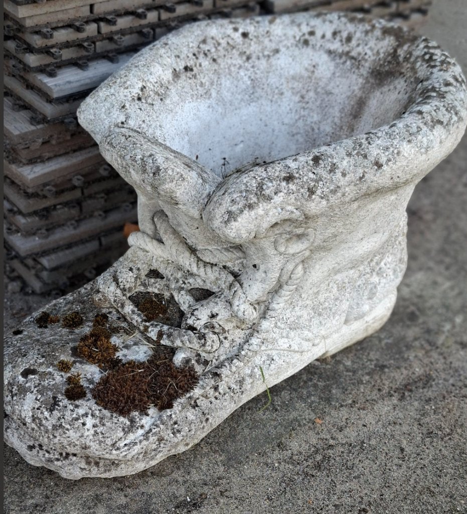 GRAND VASE DE JARDIN EN GUISE DE CHAUSSURE, Enlèvement ou Envoi, Utilisé
