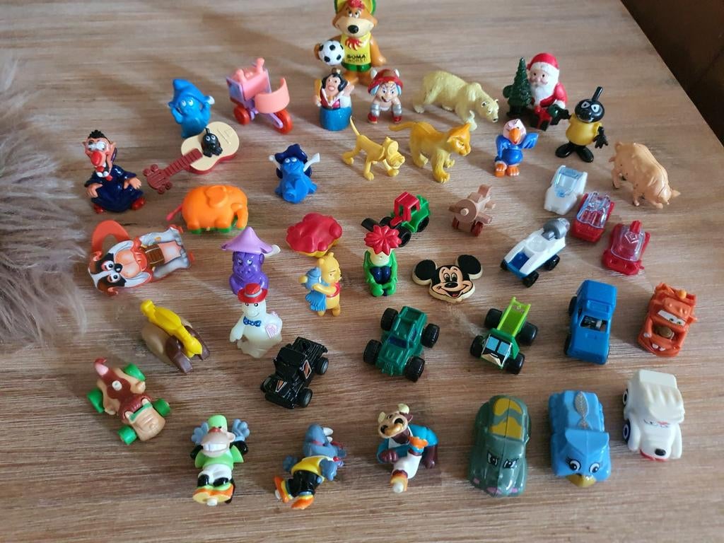 Lot vintage speelgoed kinder surprises, Ophalen
