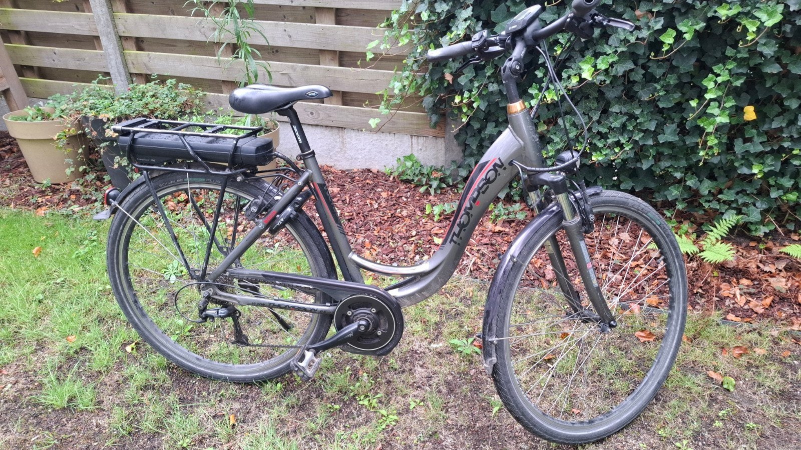 elektrische thompson bosch motor maat 52 nieuwe banden, Zo goed als nieuw, 51 tot 55 cm, 50 km per accu of meer, Ophalen
