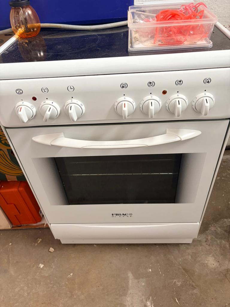 Elektronische fornuis, Elektronische apparatuur, Ophalen, Gebruikt, Warmhoudplaat, 4 kookzones