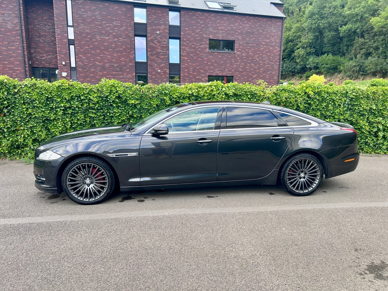 Jaguar XJ 3.0d V6 TOIT PANOR-CUIR-CAMERA-GPS-BIXENON, Auto's, Automaat, Euro 5, Achterwielaandrijving, Zwart