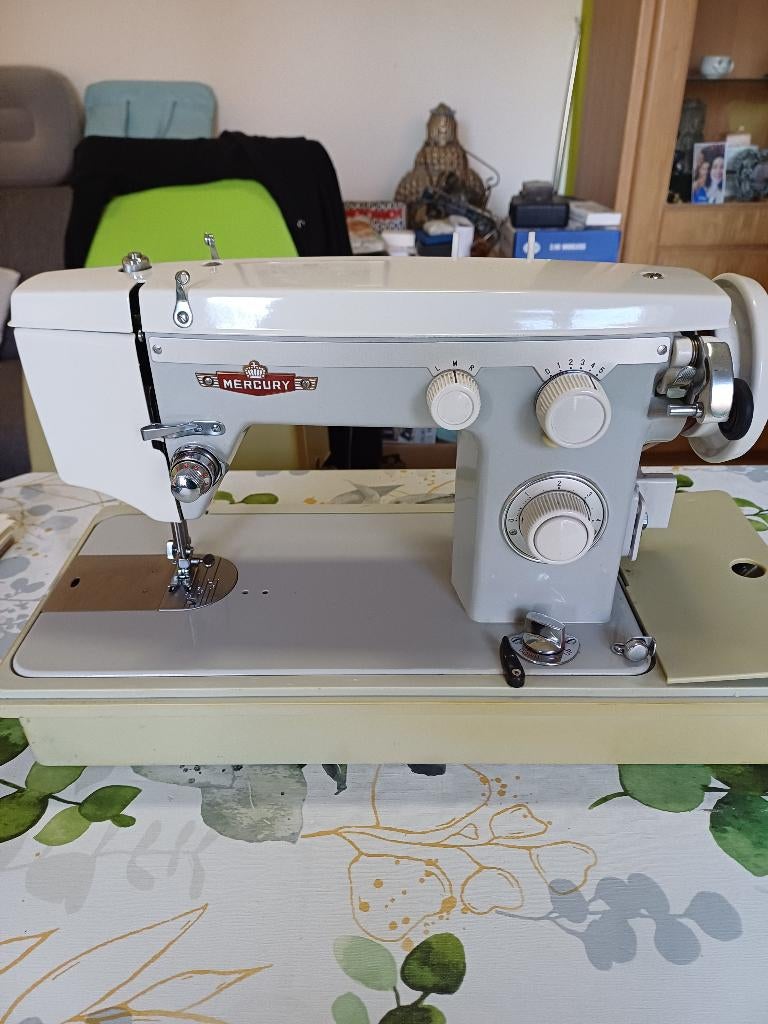 Machine à coudre vintage Mercury - M412 zigzag Deluxe, Antiquités & Art, Antiquités | Machines à coudre, Enlèvement