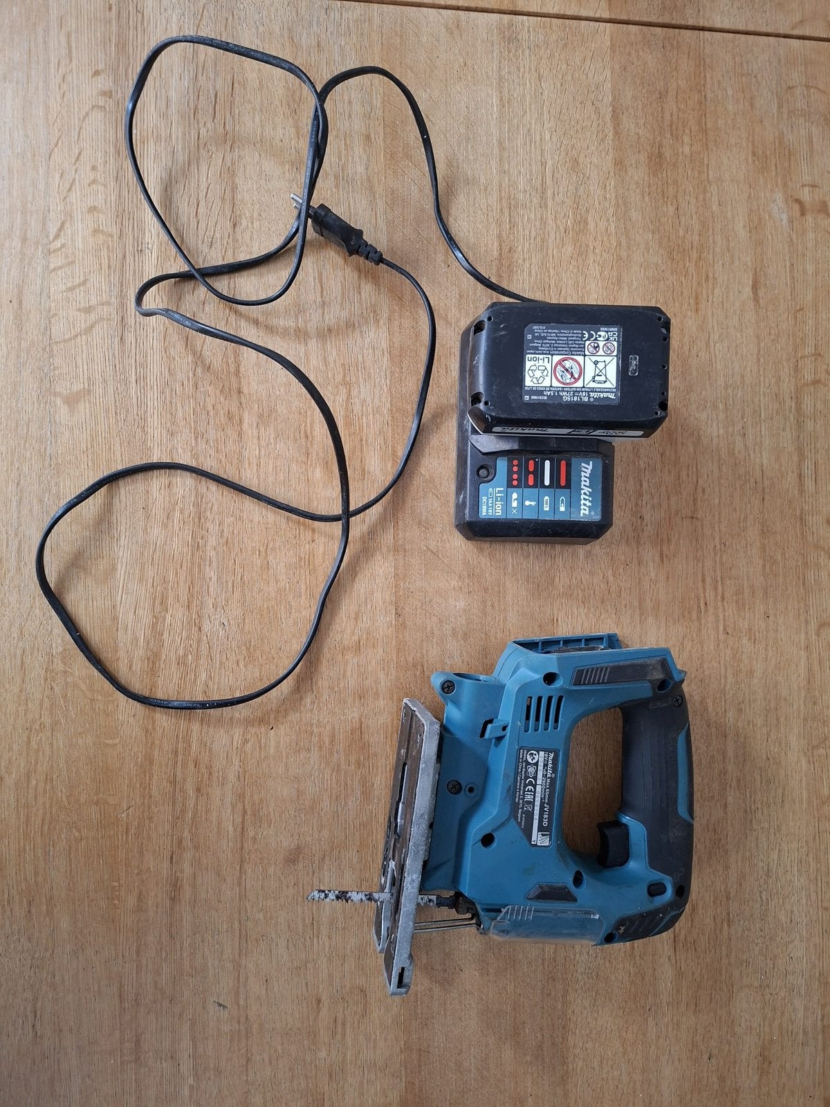 Scie sauteuse Makita JV183D 18V avec batterie et chargeur, Doe-het-zelf en Bouw, Gereedschap | Zaagmachines, Ophalen, Gebruikt