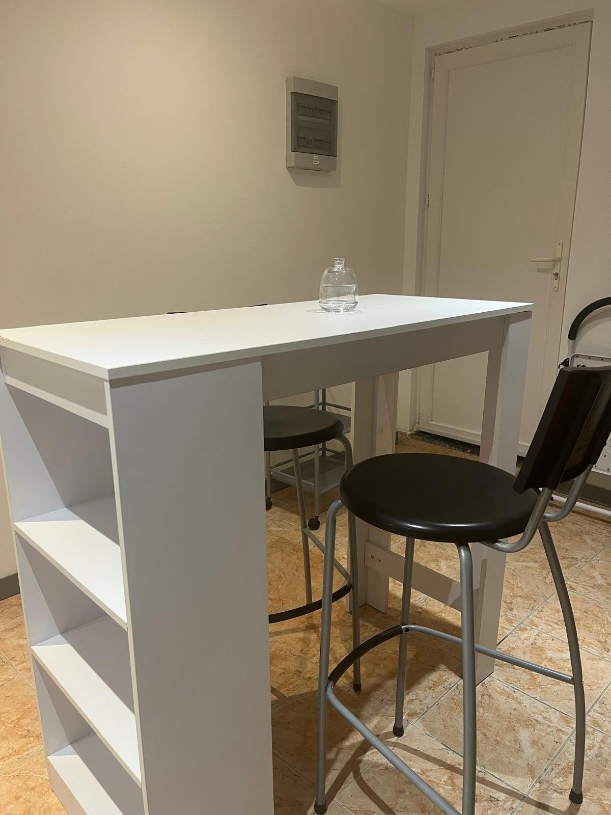 table haute +2 chaises hautes, Maison & Meubles, Enlèvement, Comme neuf