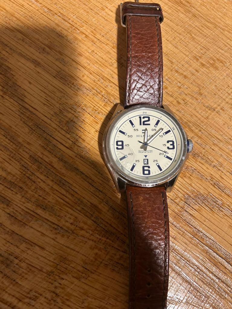Tommy Hilfiger - ( kleine barst ), Ophalen of Verzenden, Gebruikt, Leer