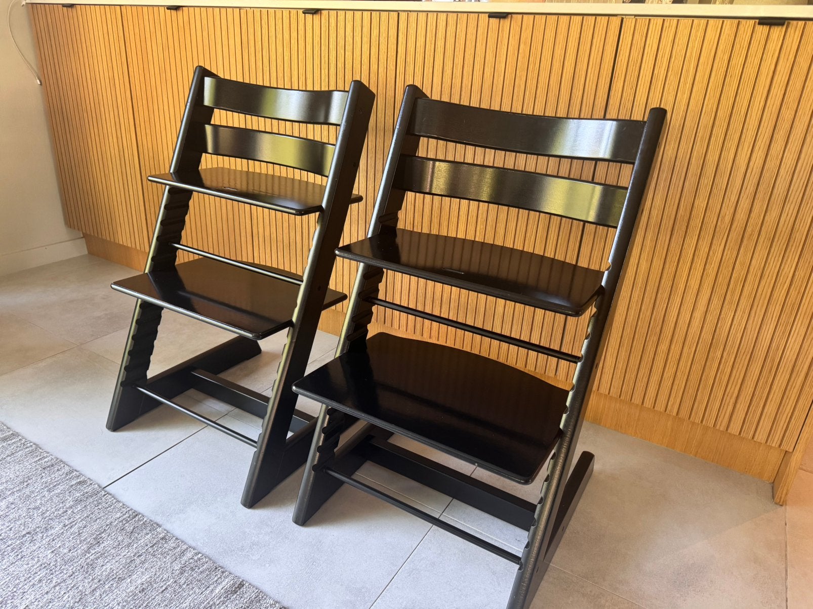 Originele Stokke Tripp Trapp kinderstoelen zwart, Ophalen, Zo goed als nieuw