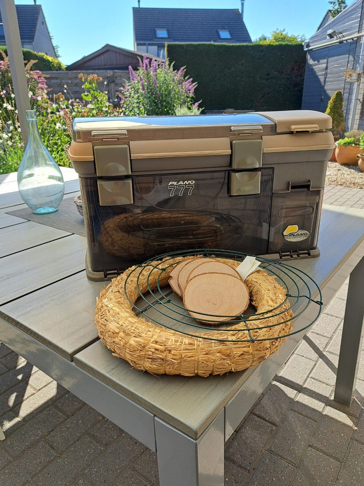 koffer met bloemschikken materiaal, Ophalen
