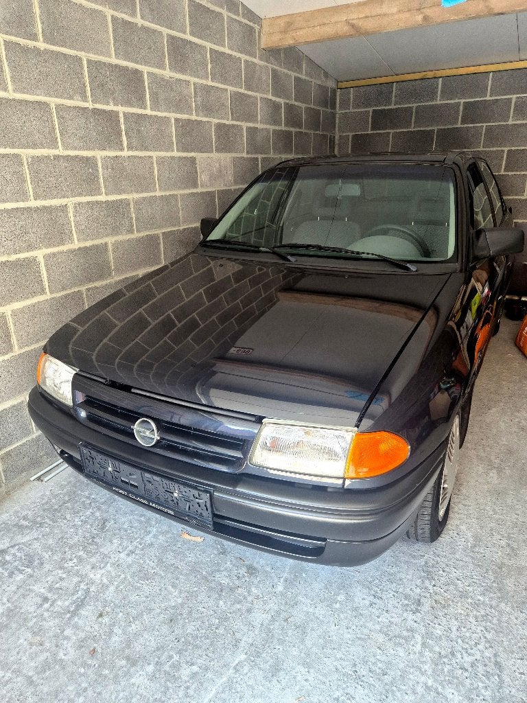 Opel astra 1994 40000km 1.4 automatique, Auto's, Opel, Automaat, Stof, Zwart, Berline