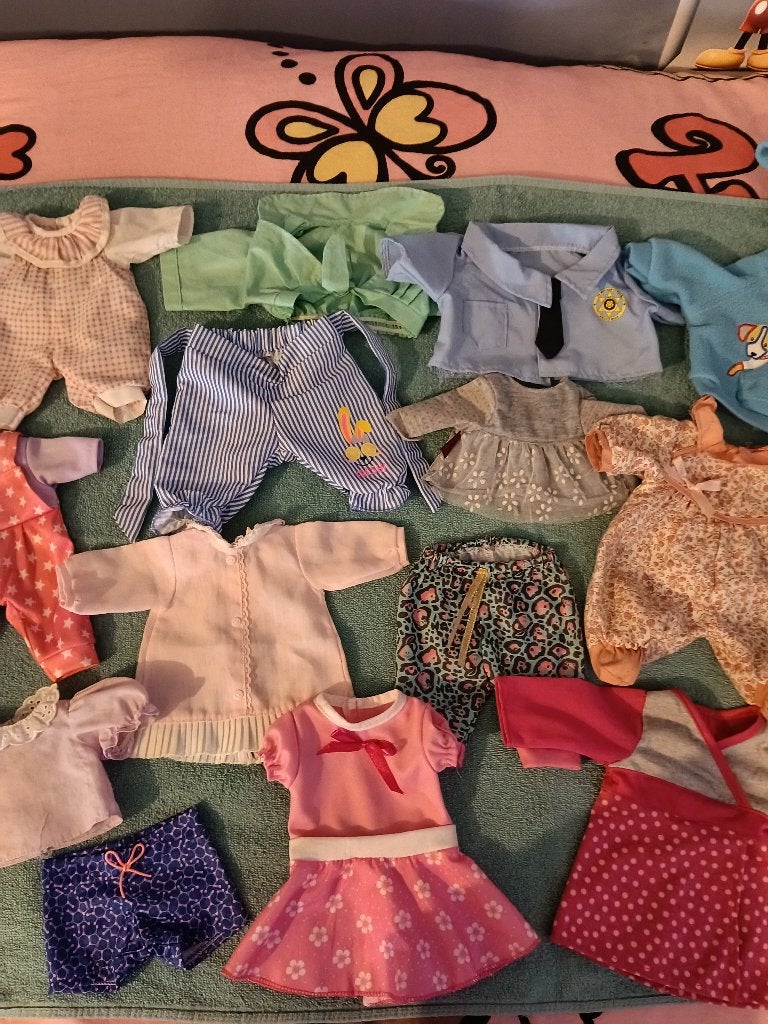 Lot poppenkleedjes. (14 stuks), Kinderen en Baby's, Speelgoed | Poppen, Ophalen of Verzenden, Gebruikt, Overige typen