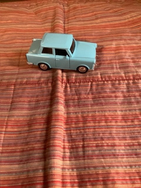 model auto Trabant uit de DDR model 1989 in metaal, Enlèvement ou Envoi, Comme neuf, Voiture