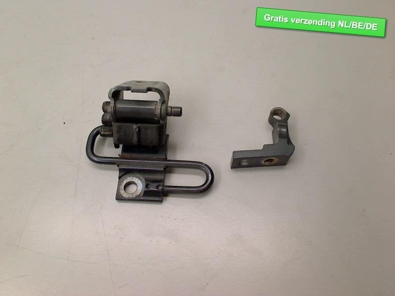 CHARNIERE DE PORTE AVANT DROITE Audi TT (8J3) (8J0831412), Auto-Union-Straße  1,
85057  Ingolstadt, DE, Info@audi.de, Audi, Utilisé
