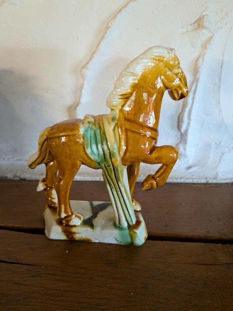 Vintage porseleinen paard. Tang-dynastie. Hoogte 15 cm, Ophalen