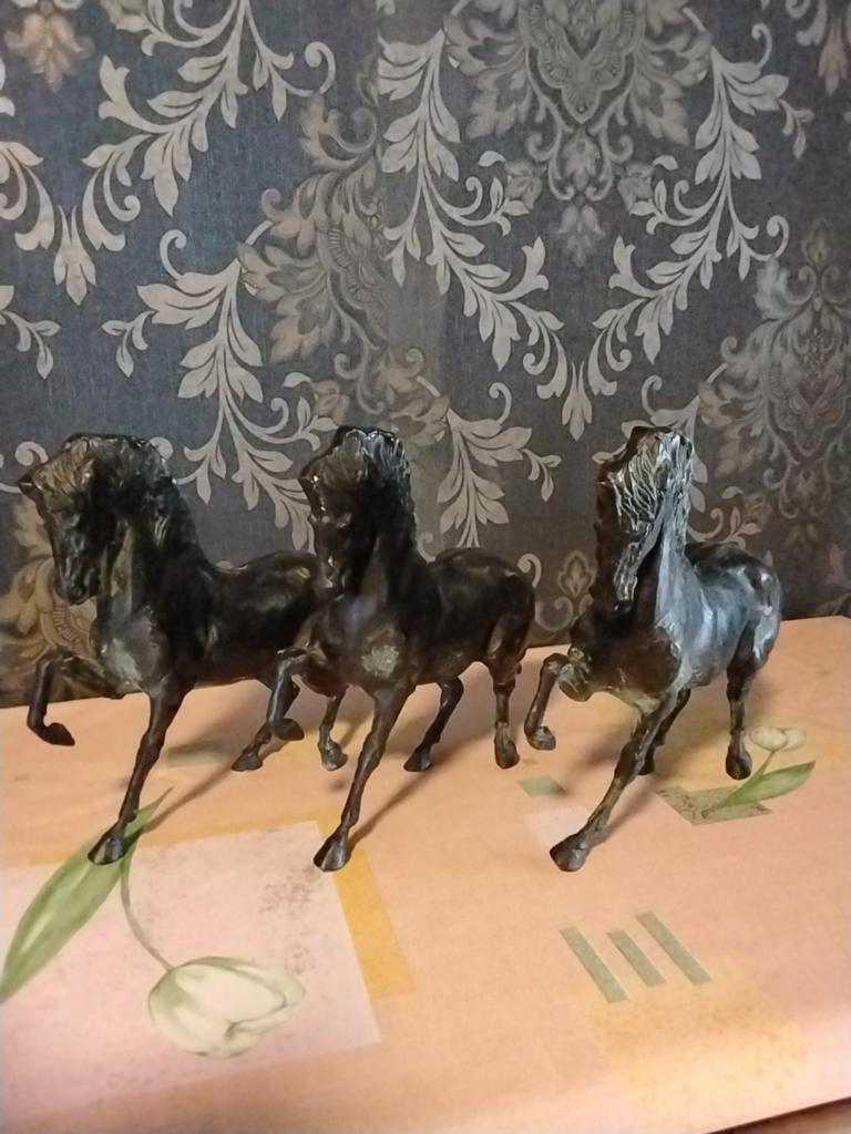 Drie prachtige bronzen paarden +- 36 cm lengte +- 28 cm hoog, Ophalen, Brons