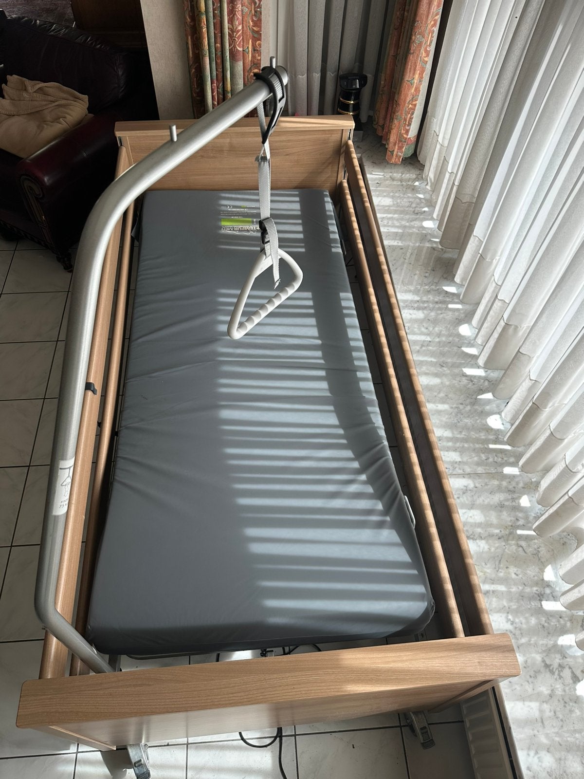 Elektrisch hoog-laag zorgbed met Tempur-Med matras, Diversen, Ophalen