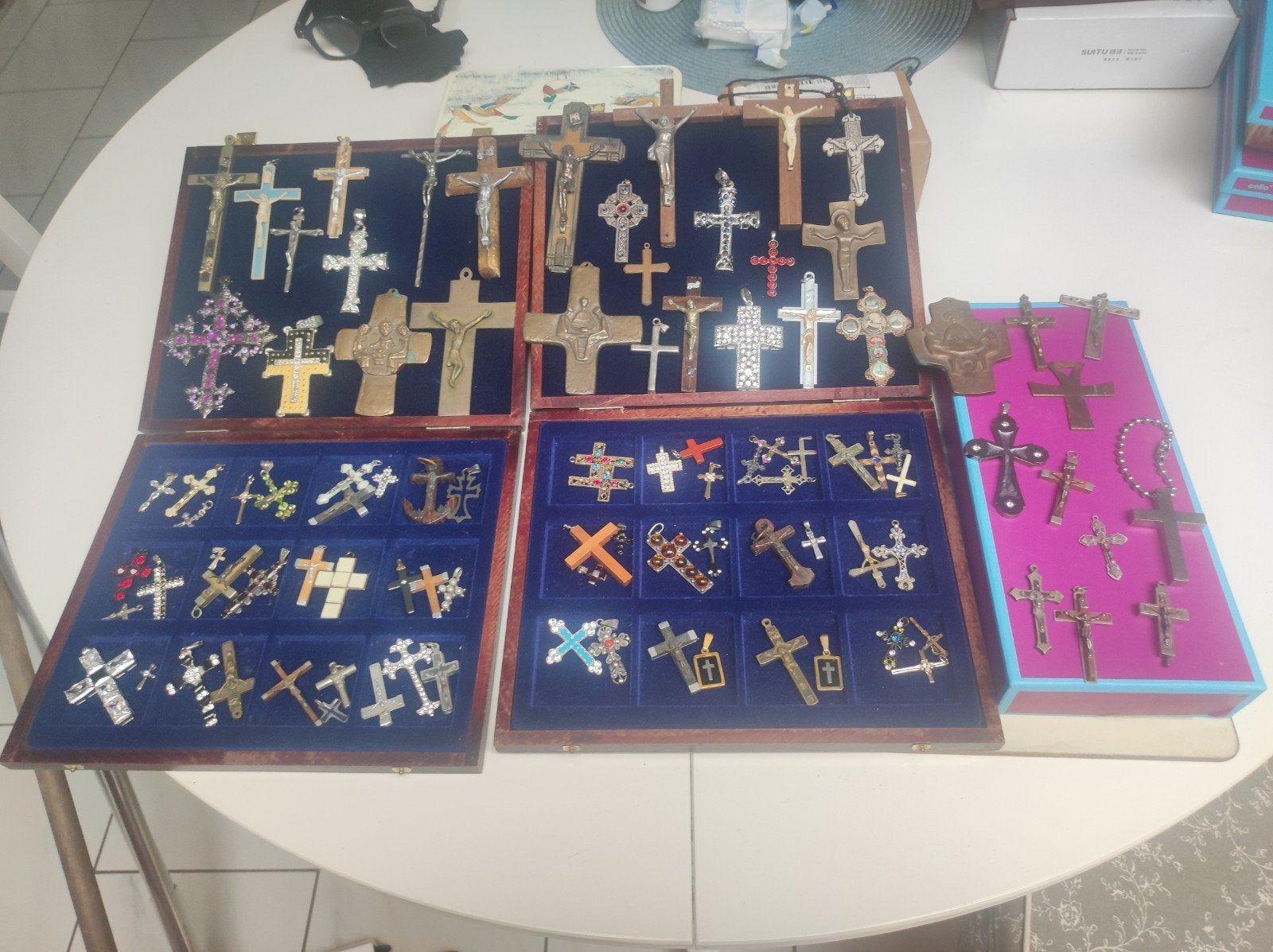 Lot de petits crucifix 100 pièces Kortrijk, Enlèvement