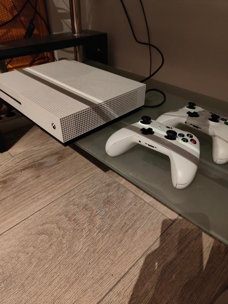 Xbox 360 s 1T + 2 controllers + 12 spellen, Enlèvement ou Envoi
