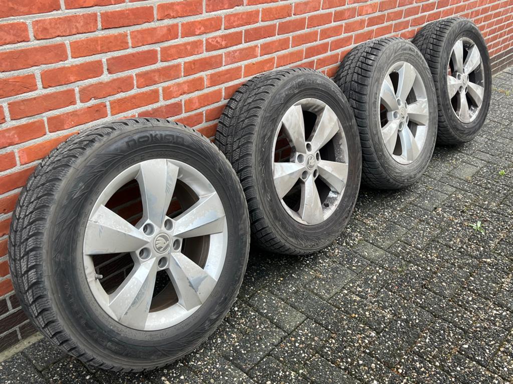 Winterset SKODA Kodiaq 215/65R17, Autos : Pièces & Accessoires, Pneus & Jantes, Pneus et Jantes, Véhicule de tourisme, 17 pouces