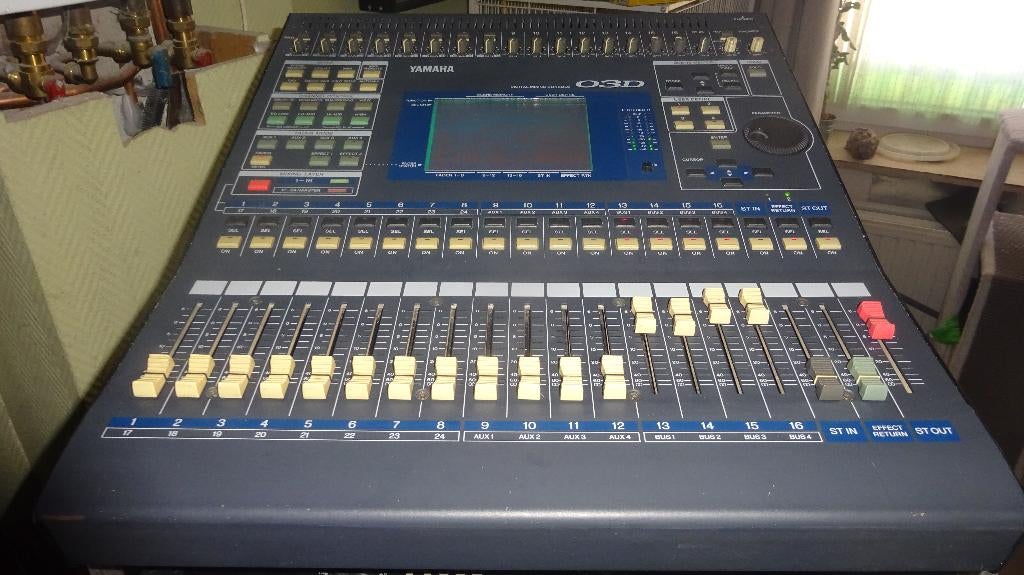 yamaha 03d digital mixer comme neuve !!!, Musique & Instruments, Tables de mixage, Enlèvement, Utilisé, 10 à 20 canaux, Entrée micro