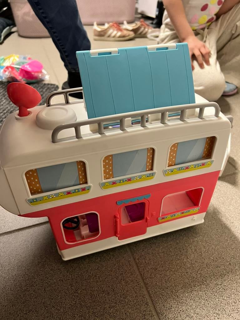 Camping-car Peppa Pig avec figurines et accessoires, Enfants & Bébés, Enlèvement, Comme neuf, Accessoires