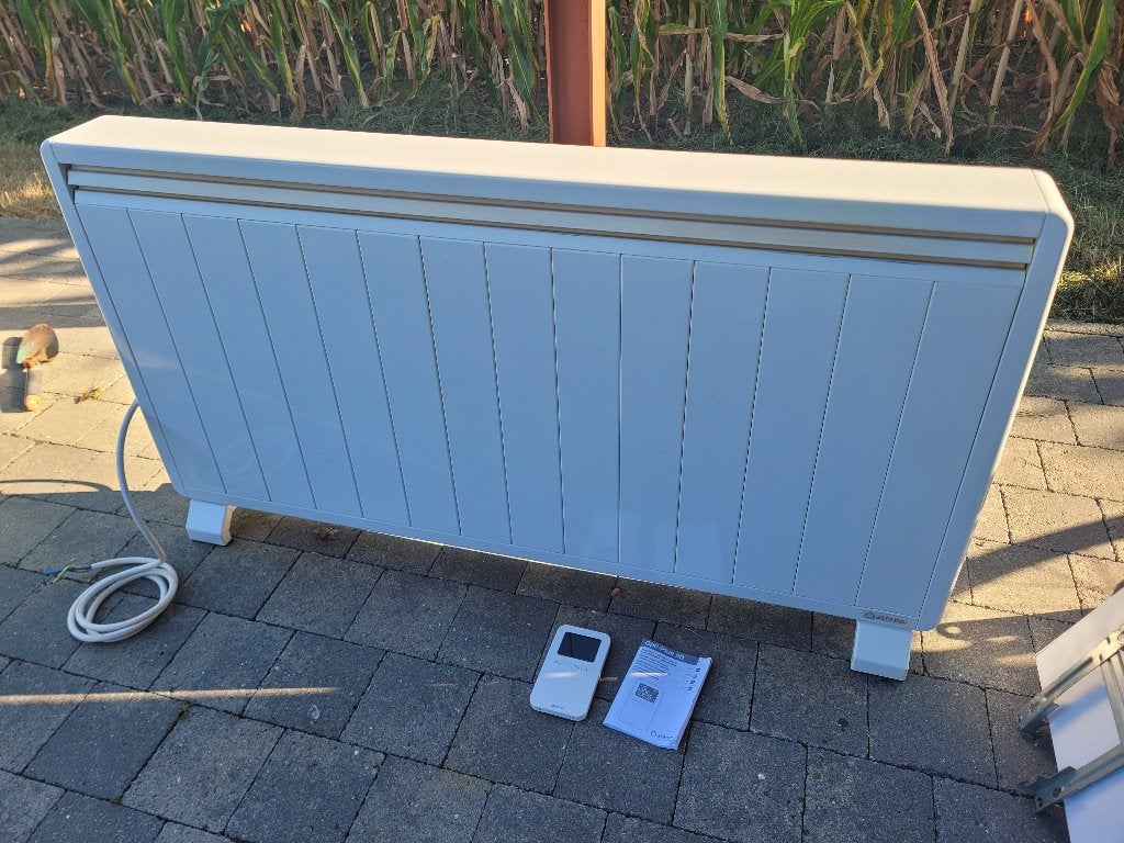 Aterno 3000W 3kW radiator met draadloze thermostaat, Ophalen, 30 tot 80 cm, Gebruikt, Radiator
