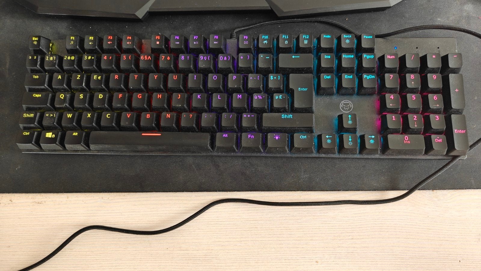 Qware Mechanisch Gaming Toetsenbord (AZERTY), Informatique & Logiciels, Clavier gamer, Qware, Azerty, Comme neuf