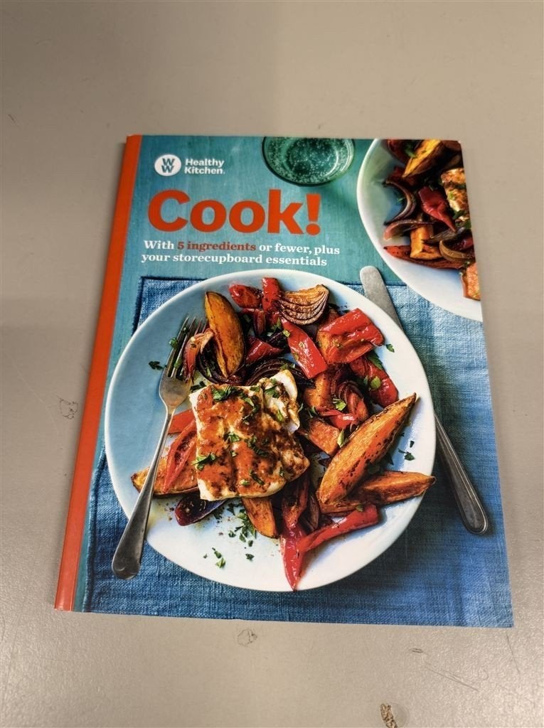 Kookboek - WeightWatchers Healthy Kitchen Book, Ophalen of Verzenden, Zo goed als nieuw