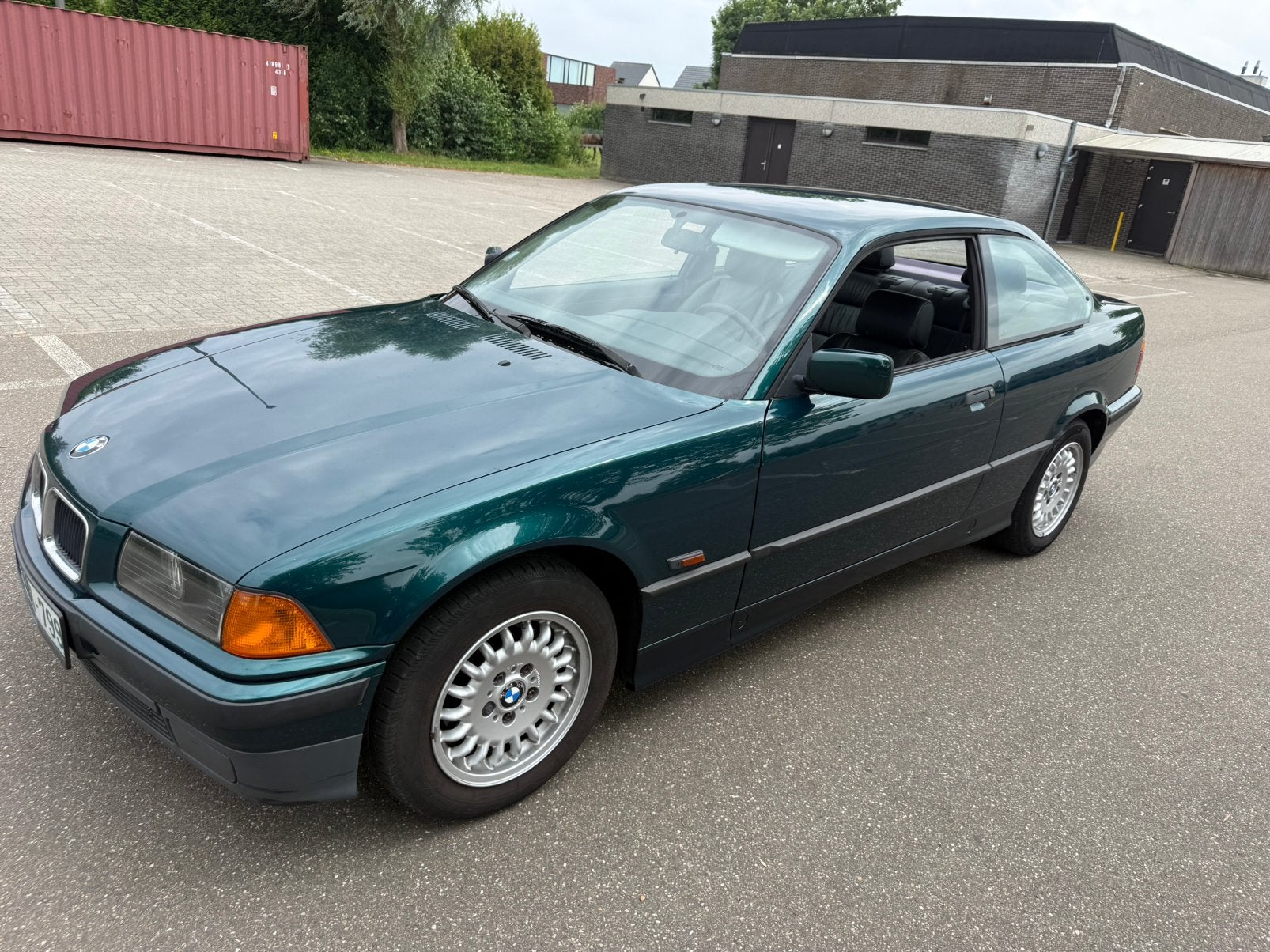 Bmw 318 is 1994 oldtimer gekeurd, Auto's, 1796 cc, Leder, Bedrijf, 103 kW