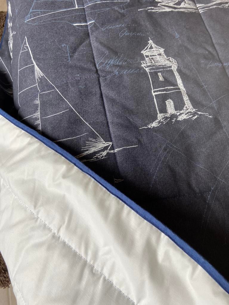 Bedsprei met bijhorende zonwerende gordijnen van bij Heytens, Ophalen, Zo goed als nieuw, Blauw, Marine