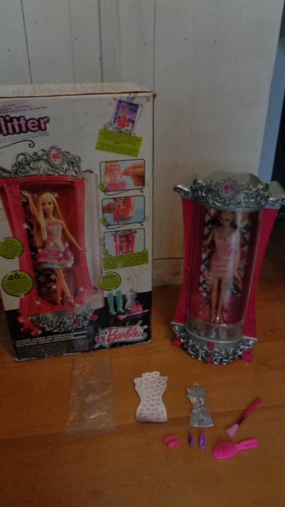 Barbie: Glitterizer Kledingkast met barbiepop, Kinderen en Baby's, Ophalen, Zo goed als nieuw, Barbie