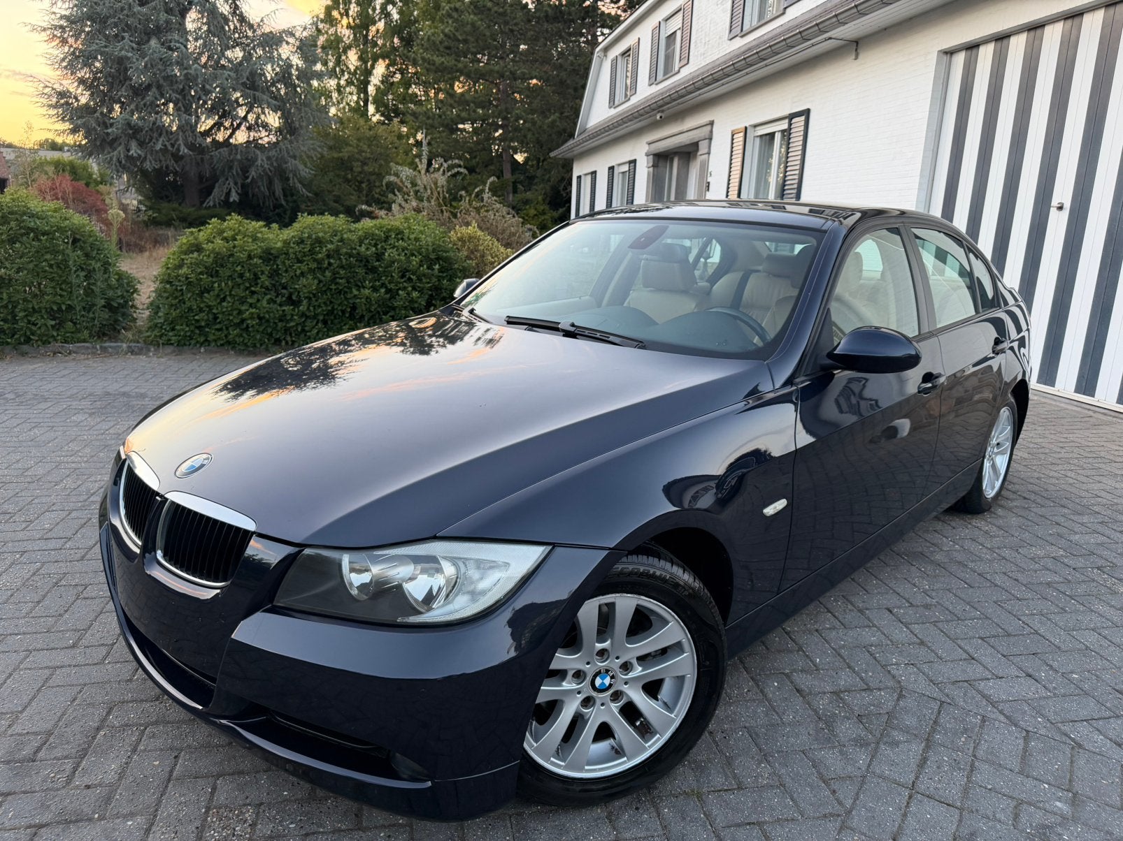 Bmw 320D - E90 -Automatique -Approuvé à blanc- Parfait état!, Autos, Cuir, Entreprise, Carnet d'entretien, 120 kW