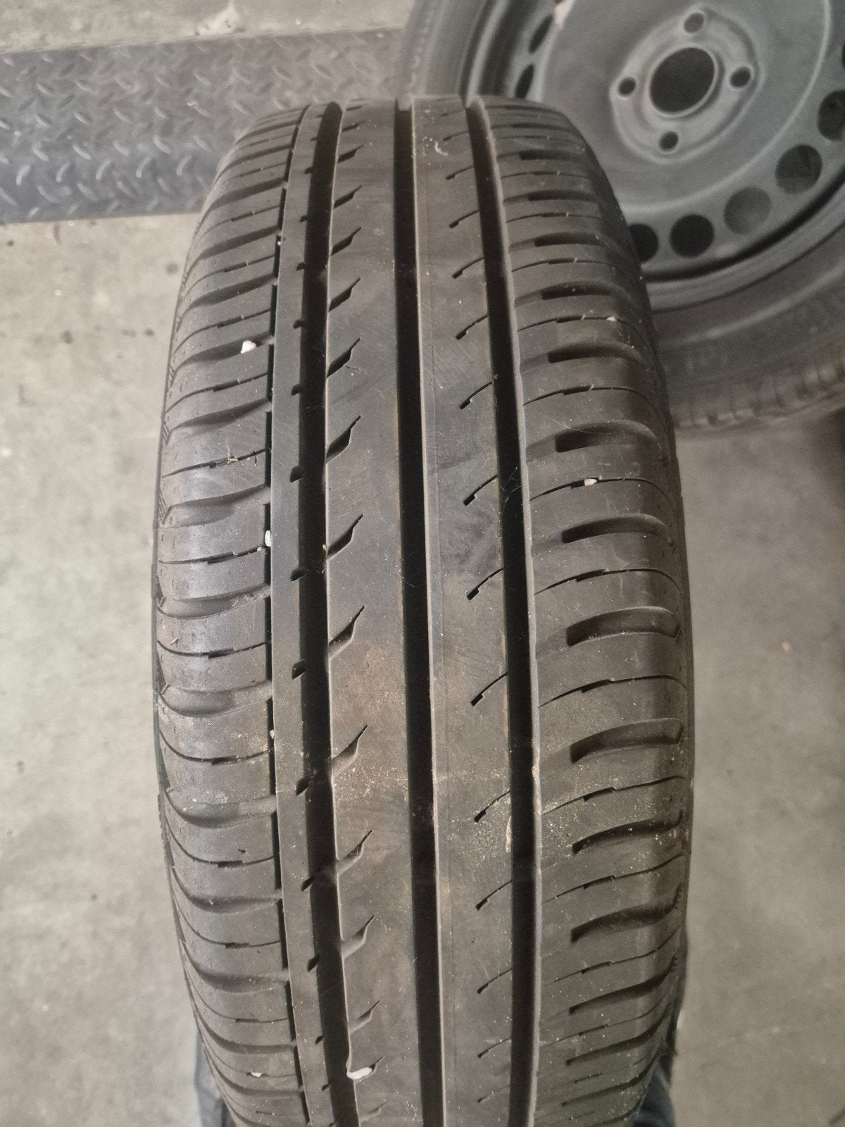 2 Opel Corsa D-velgen met nieuwe banden, Band(en)