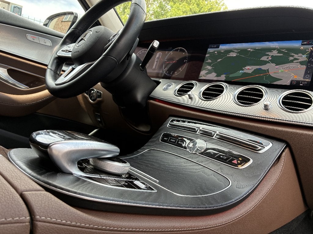 2020 Mercedes E200d T - AVANTGARDE - WideScreen - 20 INCH, Autos, Mercedes-Benz, Cuir, Argent ou Gris, Achat, Euro 6