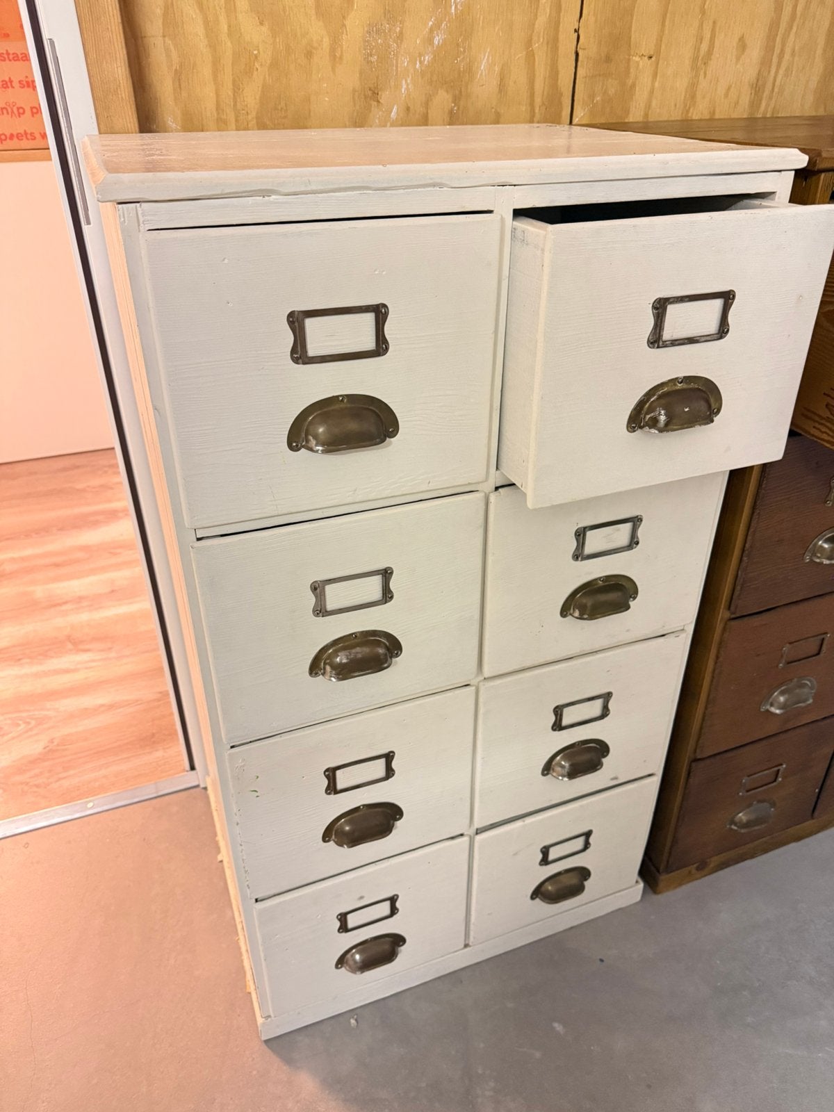 Retro houten lade kast met originele hendels, Ophalen, Zo goed als nieuw