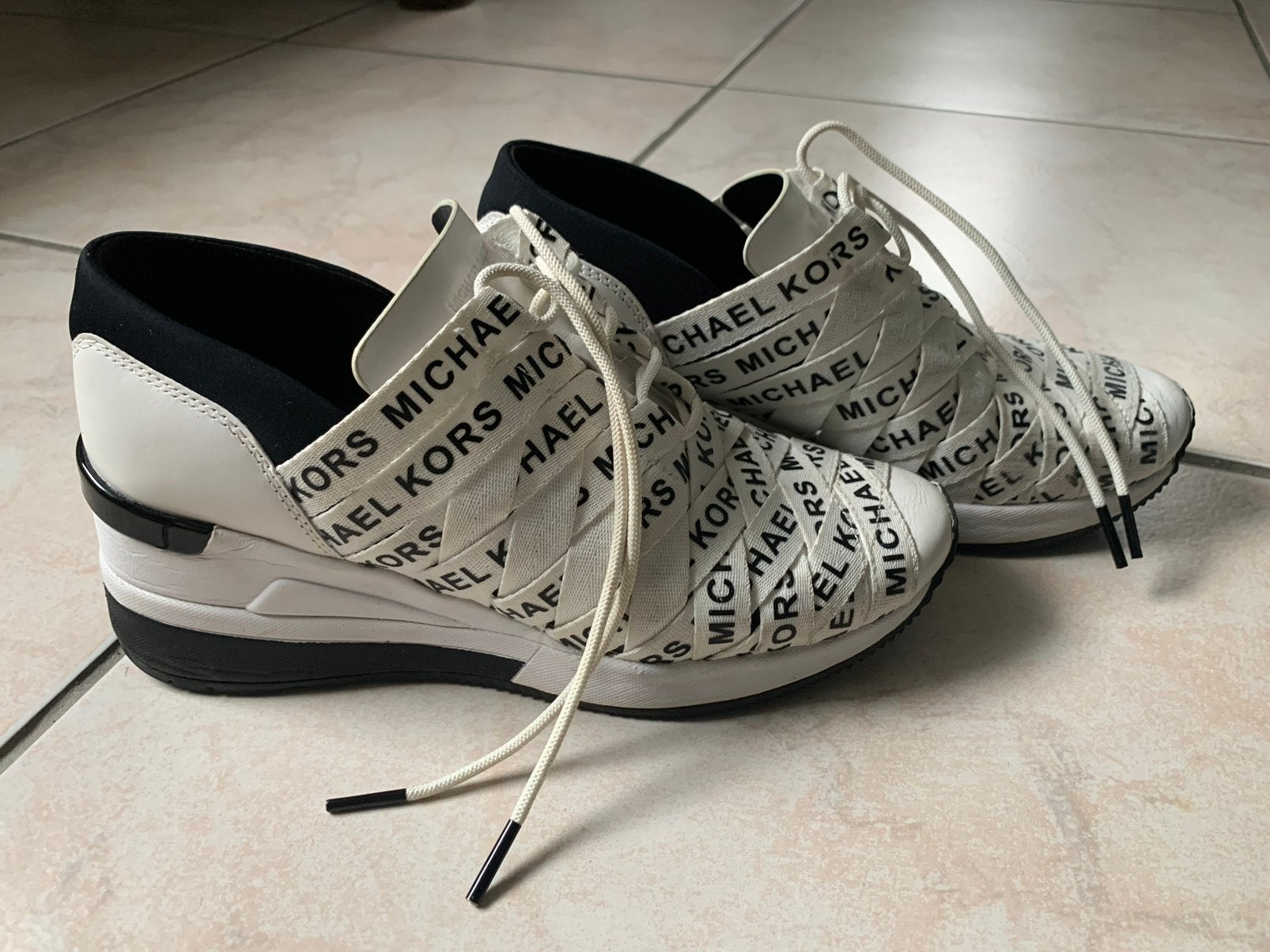 Sneakers Michael Kors wit/zwart 37 als nieuw, Ophalen of Verzenden, Zo goed als nieuw