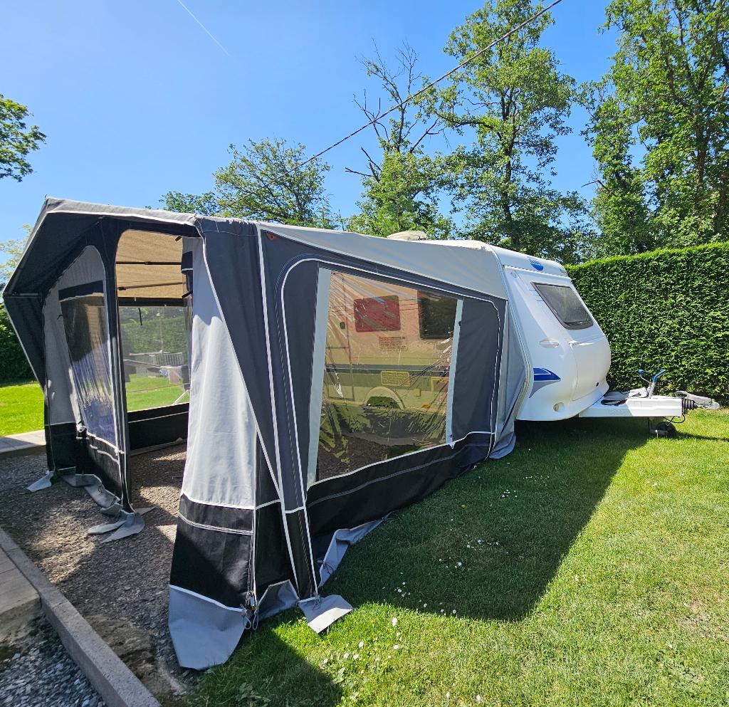 Hobby Deluxe Easy 2004 4m50, Caravans en Kamperen, Caravans, Vast bed, Hobby, Tot en met 2, Treinzit