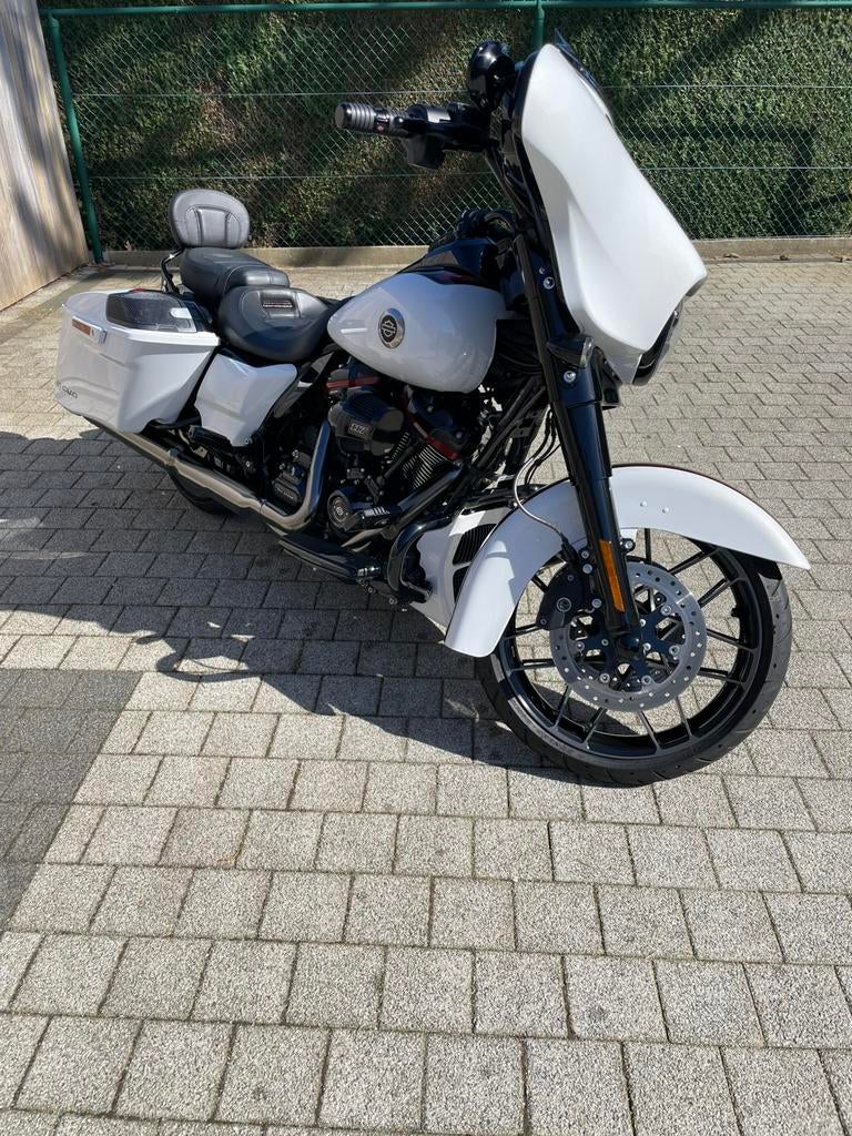 Harley Davidson Street Glide CVO, Tourisme, Entreprise, 2 cylindres, Neuf