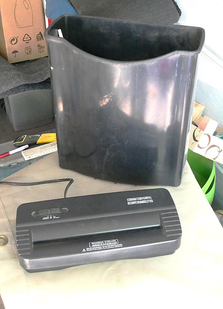 Déchiqueteuse de papier électrique, Enlèvement, Comme neuf