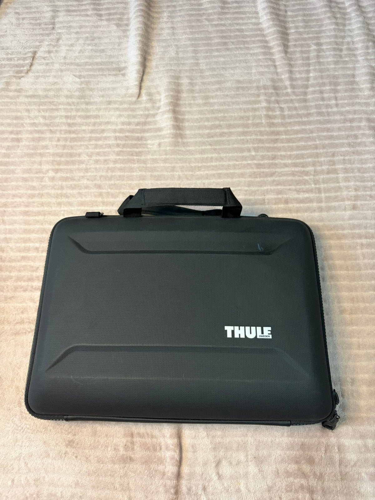 Sacoche / Housse Rigide Ordinateur - THULE, Informatique & Logiciels, Sacoches d'ordinateur portable, Comme neuf, Housse pour ordinateur portable