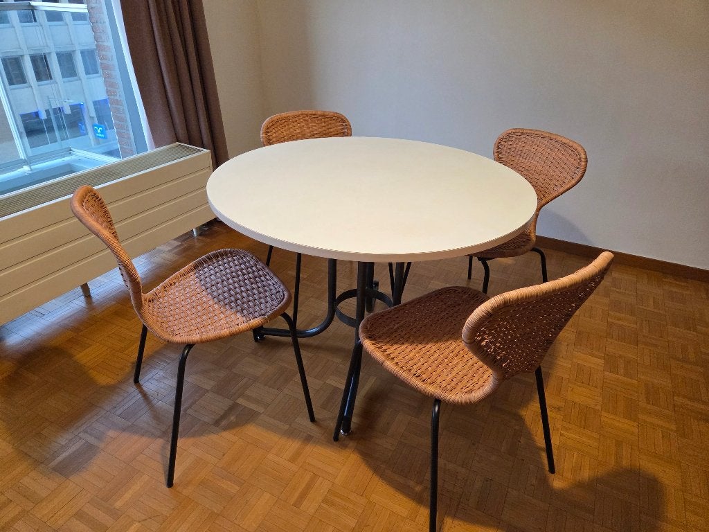 Ronde tafel en 4 stoelen, Quatre personnes, Rond, Comme neuf, 100 à 150 cm