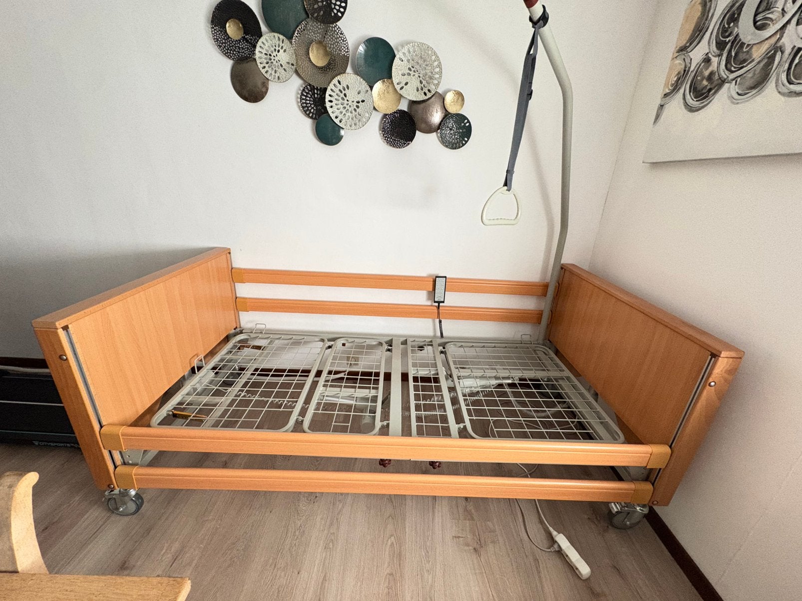 Lit médicalisé 4 moteurs Medibed avec matelas, Enlèvement, Comme neuf