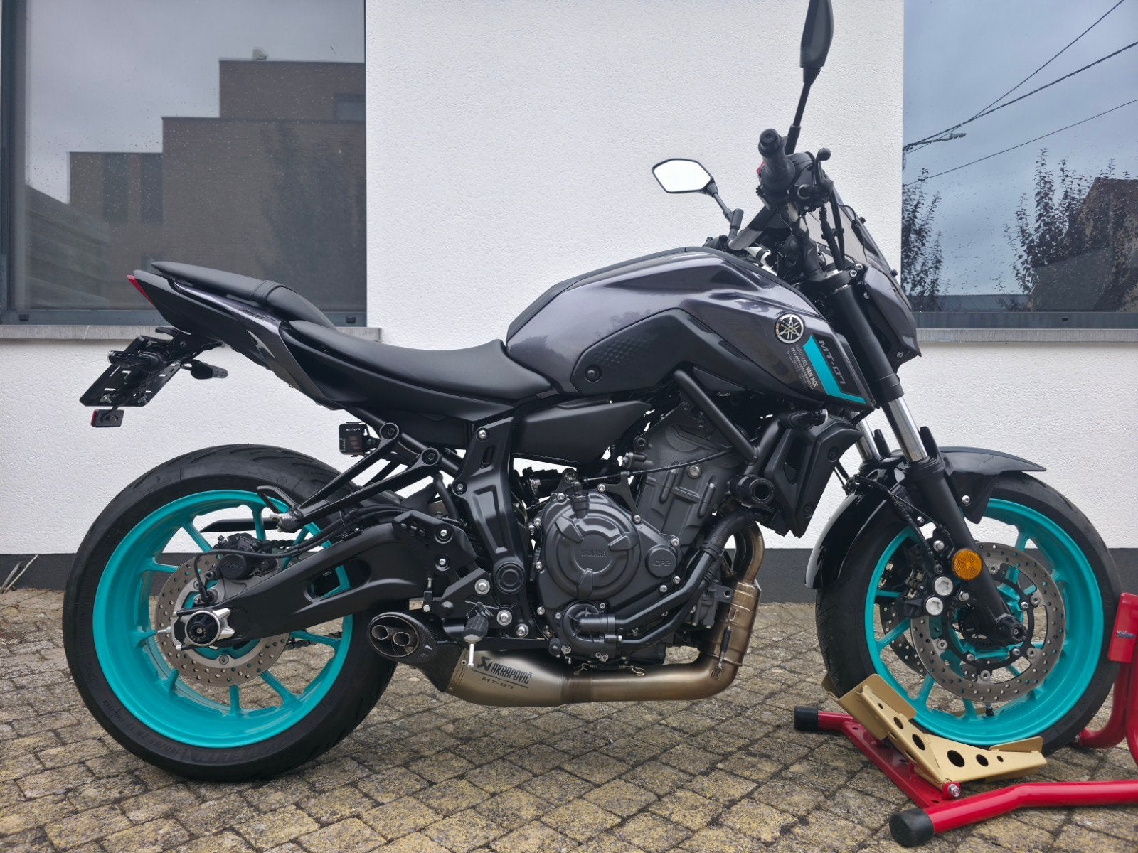 Yamaha MT-07 - 2024 - Akrapovic - Incl garantie - Nieuwstaat, Motoren, 700 cc, 2 cilinders, Meer dan 35 kW, Quickshifter